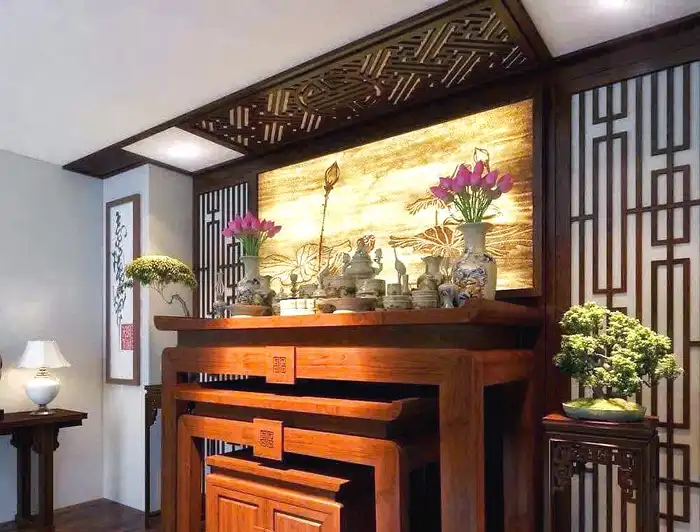 Bộ bàn thờ ba tầng lồng nhau kèm kệ tiểu cảnh và cây bonsai
